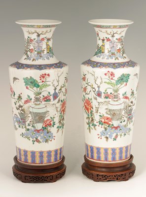 Lot 399 - A FINE PAIR OF 19TH CENTURY CHINESE FAMILLE...