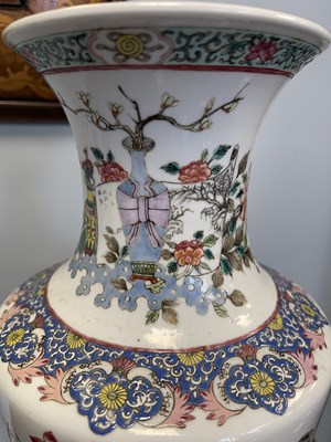 Lot 399 - A FINE PAIR OF 19TH CENTURY CHINESE FAMILLE...