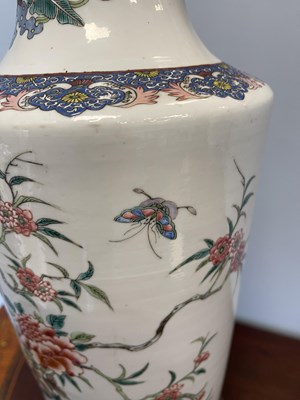Lot 399 - A FINE PAIR OF 19TH CENTURY CHINESE FAMILLE...