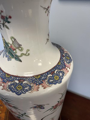 Lot 399 - A FINE PAIR OF 19TH CENTURY CHINESE FAMILLE...
