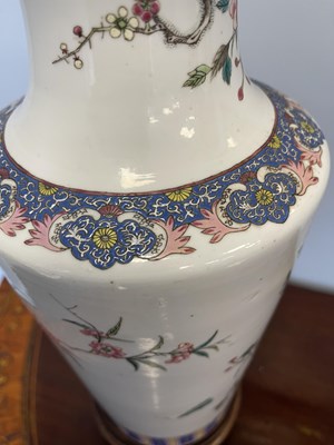 Lot 399 - A FINE PAIR OF 19TH CENTURY CHINESE FAMILLE...