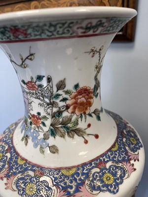 Lot 399 - A FINE PAIR OF 19TH CENTURY CHINESE FAMILLE...