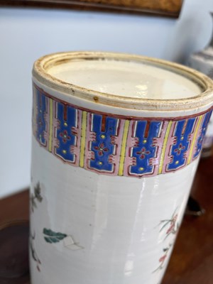 Lot 399 - A FINE PAIR OF 19TH CENTURY CHINESE FAMILLE...