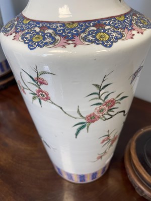 Lot 399 - A FINE PAIR OF 19TH CENTURY CHINESE FAMILLE...