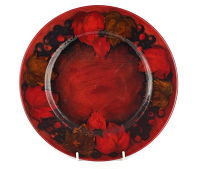 Lot 40 - A 1930S MOORCROFT LARGE CABINET PLATE...