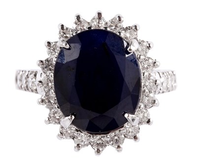 Lot 202 - A LADIES 14CT WHITE GOLD SAPHIRE AND DIAMOND...