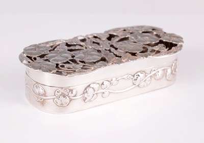 Lot 211 - A STYLISH EDWARD VII ART NOUVEAU PIERCED SILVER DRESSING TABLE BOX