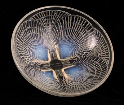 Lot 23 - A RENE LALIQUE OPALESCENT GLASS COQUILLES PATTERN BOWL