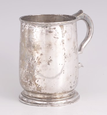 Lot 315 - A GEORGE I SILVER TANKARD