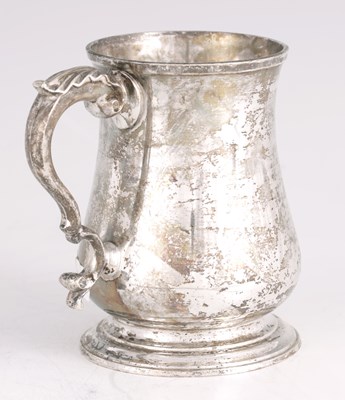 Lot 314 - A GEORGE II SILVER TANKARD