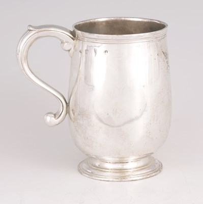 Lot 303 - A GEORGE I IRISH SILVER TANKARD