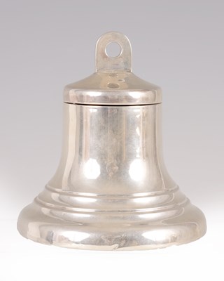 Lot 285 - AN EARLY 20TH CENTURY NOVELTY SILVER INKSTAND