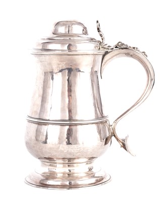 Lot 274 - A GEORGE III PLAIN SILVER QUART TANKARD