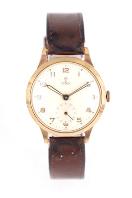 Lot 258 - A GENTLEMAN'S VNTAGE 9CT GOLD TUDOR ROLEX WRISTWATCH