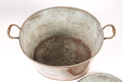 Lot 523 - A LARGE LATE 19TH CENTURY COPPER LIDDED COOKING POT