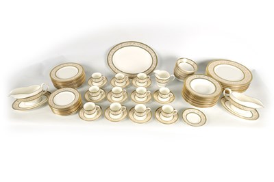 Lot 25 - AN 87 PIECE MINTON ARAGON 12 SETTING DINNER SERVICE
