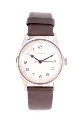 Lot 267 - A GENTLEMAN'S VINTAGE STEEL LONGINES WRISTWATCH