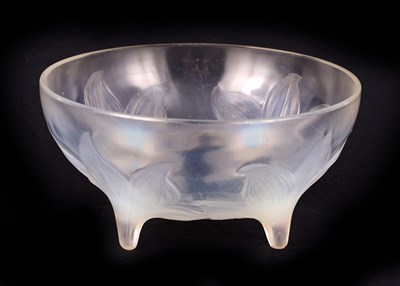 Lot 11 - A R LALIQUE 'LYS' CLEAR OPALESCENT GLASS BOWL