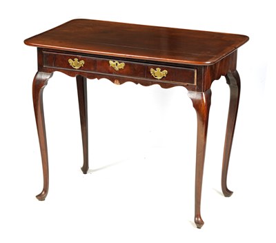 Lot 847 - AN EARLY 18TH CENTURY FIGURED MAHOGANY SIDE TABLE