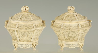 Lot 125 - A PAIR OF 19TH CENTURY CHINESE IVORY LIDDED BASKETS