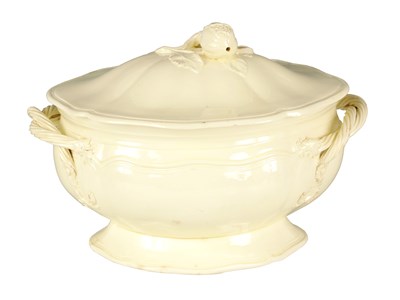 Lot 27 - A 19TH CENTURY LEEDS CREAMWARE LIDDED JARDINIERE