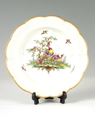 Lot 21 - A LATE 18TH CENTURY SALOPIAN SOFT PASTE PORCELAIN CABINET PLATE