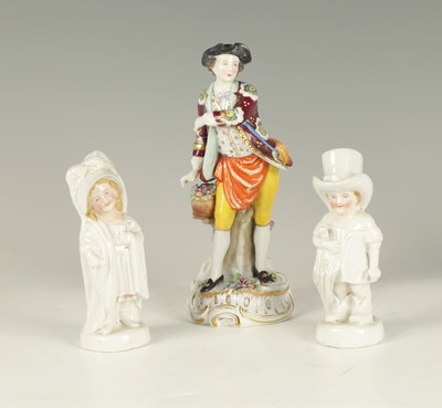 Lot 31 - A CHELSEA TYPE SAMSON PORCELAIN FIGURE OF A MALE FLOWER SELLER