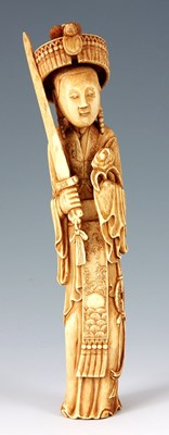 Lot 121 - AN ANTIQUE CHINESE IVORY CARVING depicting a...