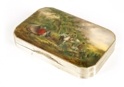 Lot 273b - A GOOD LATE 19TH/EARLY 20TH CENTURY .925 HALLMARKED CONTINENTAL SILVER LADIES POWDER COMPACT