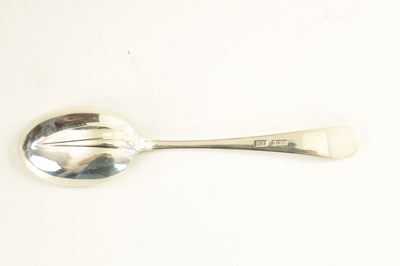 Lot 218 - AN ELIZABETH II SOLID SILVER HANOVERIAN PATTERN CANTEEN OF CUTLERY