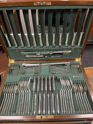 Lot 218 - AN ELIZABETH II SOLID SILVER HANOVERIAN PATTERN CANTEEN OF CUTLERY