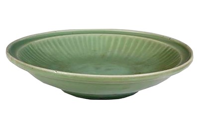 Lot 140 - A LARGE CHINESE 18TH CENTURY CELADON SHALLOW...