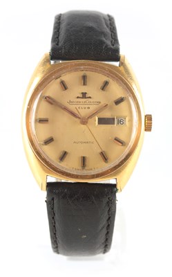 Lot 192 - A GENTLEMAN'S GOLD PLATED VINTAGE JAEGER LECOULTRE 'CLUB' DAY/DATE WRIST WATCH