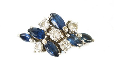 Lot 173 - AN 18CT WHITE GOLD DIAMOND AND SAPPHIRE CLUSTER RING