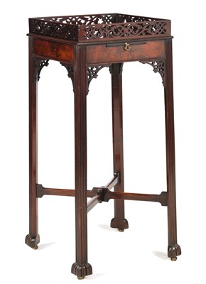 Lot 794 - AN EARLY GEORGE III CHIPPENDALE DESIGN MAHOGANY URN TABLE OF GOOD COLOUR AND PATINA