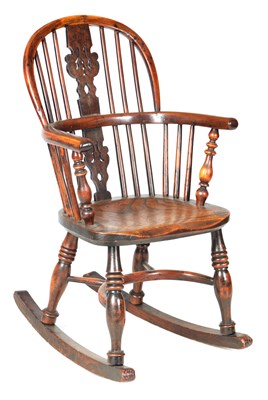 Lot 692 - A 19TH CENTURY CHILD'S YEW-WOOD WINDSOR CHAIR