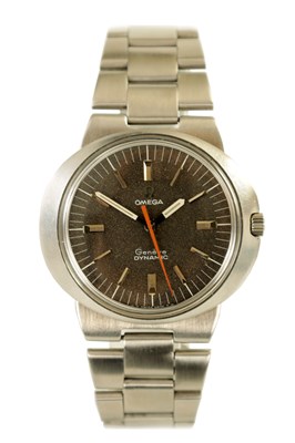 Lot 193 - A GENTLEMAN'S STAINLESS STEEL OMEGA DYNAMIC WRIST WATCH