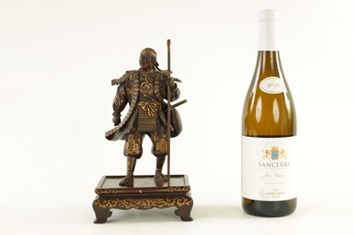Lot 145 - A FINE QUALITY JAPANESE MEIJI PERIOD PATINATED BRONZE AND GILT SCULPTURE OF A SAMURAI WARRIOR BY MIYAO