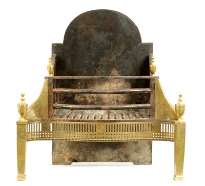 Lot 343 - A GEORGE III ADAM STYLE BRASS AND STEEL FIRE GRATE OF SERPENTINE OUTLINE