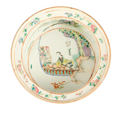 Lot 69 - A 19TH CENTURY CHINESE PORCELAIN FAMILLE VERTE BOWL