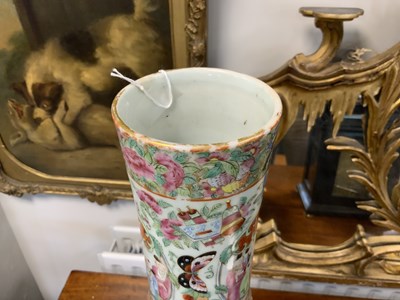 Lot 70 - A PAIR OF 19TH CENTURY FAMILLE VERTE CHINESE CANTON SLENDER NECK SHOULDERED VASES