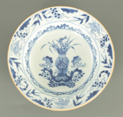 Lot 72 - AN 18TH CENTURY BLUE AND WHITE CHINESE BOWL