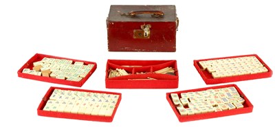 Lot 196 - A VINTAGE BONE AND BAMBOO CHINESE MAHJONG SET