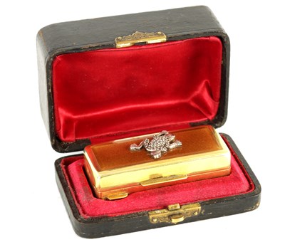 Lot 184 - AN EARLY 20TH CENTURY CASED RUSSIAN SILVER GILT, ENAMEL AND DIAMOND SET PATCH BOX