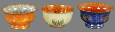 Lot 173 - A GROUP OF 3 EARLY 20TH CENTURY WEDGWOOD LUSTRE CABINET BOWLS