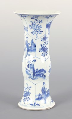 Lot 48 - A 19TH CENTURY CHINESE BLUE AND WHITE PORCELAIN VASE