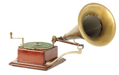 Lot 602 - A VERY RARE LATE 19TH CENTURY "TRADEMARK" GRAMOPHONE BY THE GRAMOPHONE COMPANY