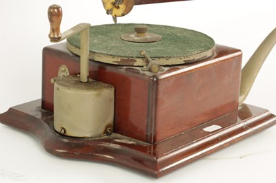 Lot 602 - A VERY RARE LATE 19TH CENTURY "TRADEMARK" GRAMOPHONE BY THE GRAMOPHONE COMPANY