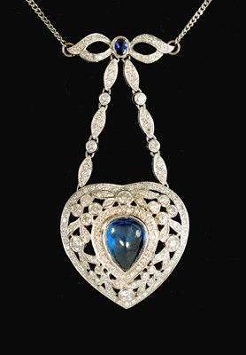 Lot 250 - A LADIES 18CT WHITE GOLD SAPPHIRE AND DIAMOND PENDANT