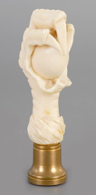 Lot 96 - A 19TH CENTURY CARVED IVORY AND BLOODSTONE SEAL